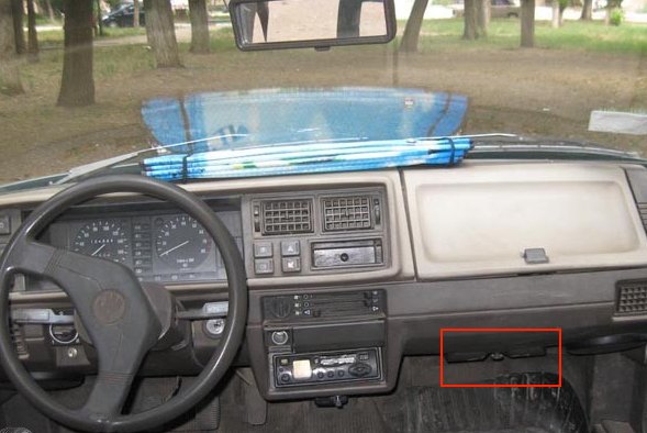 Расположение блока в салоне